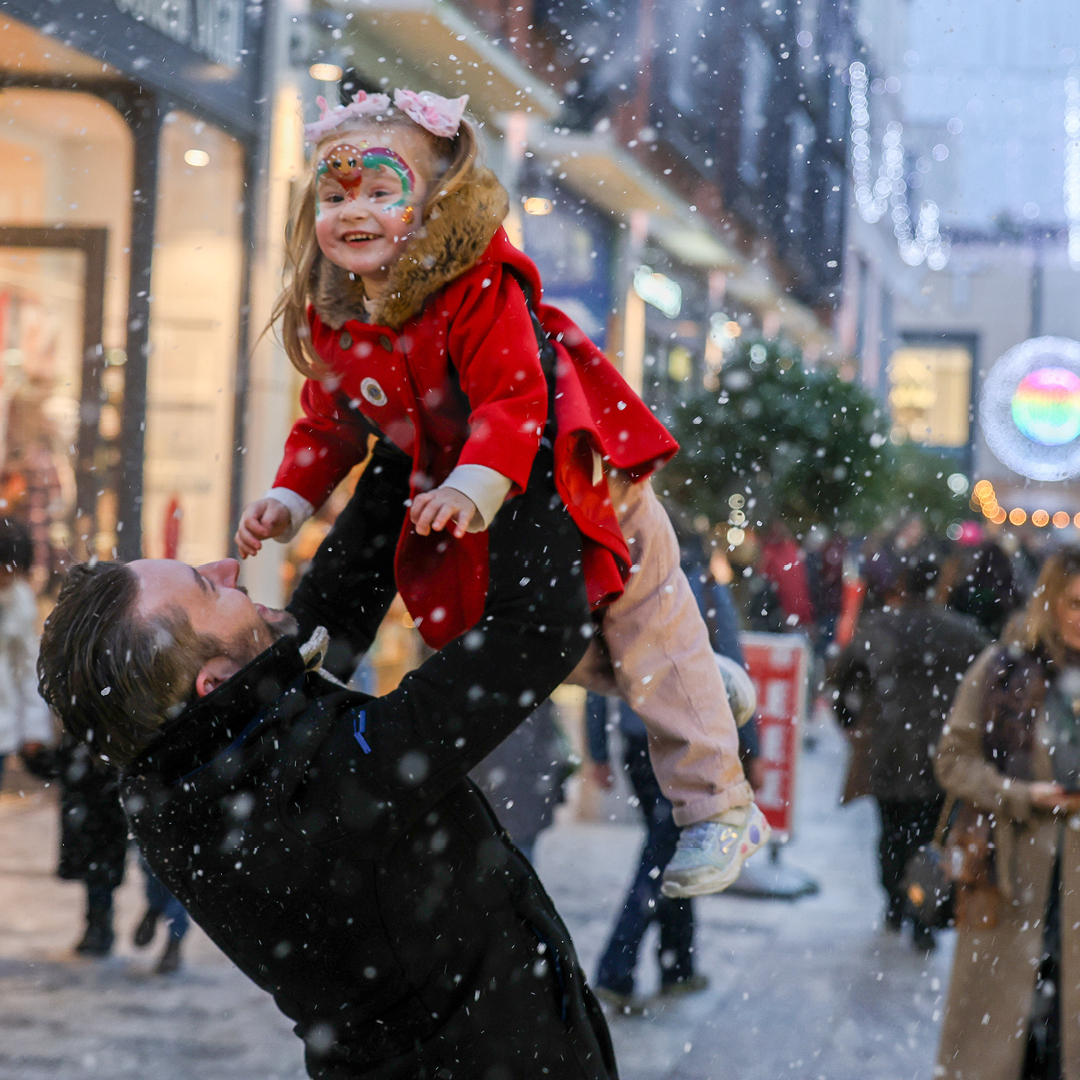 Featured image for “Let it snow! Late night shopping hours”